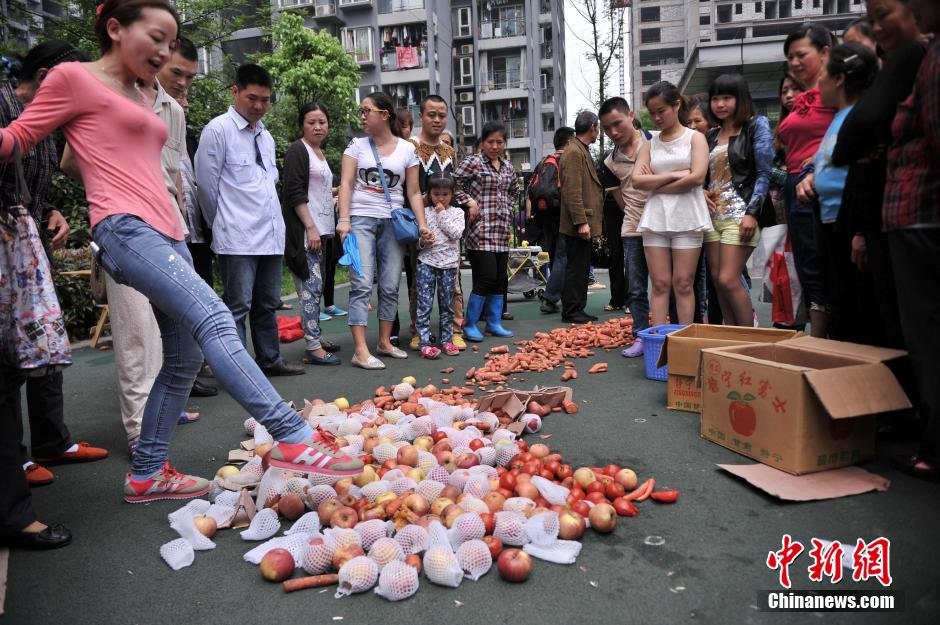 幼兒園疑給學生吃劣質(zhì)食物 家長討說法